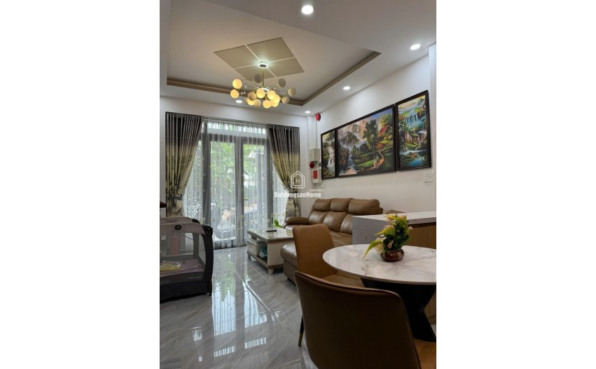 Bán nhà đẹp 4 tầng full tiện nghi – thang máy + NLMT – đường 10m Phước Long